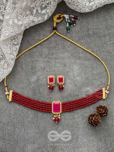THE MYSTICAL MAGNIFICENCE - SET OF STATEMENT CHOKER AND EARRINGS (BERRY RED)