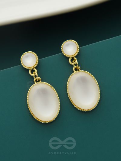 The Magic Mirror- Classy Golden Earrings (Pearl White)