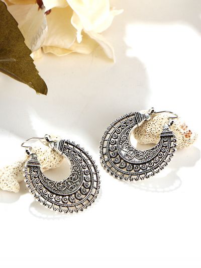 The Lady With A Class Traditional Motif Earrings