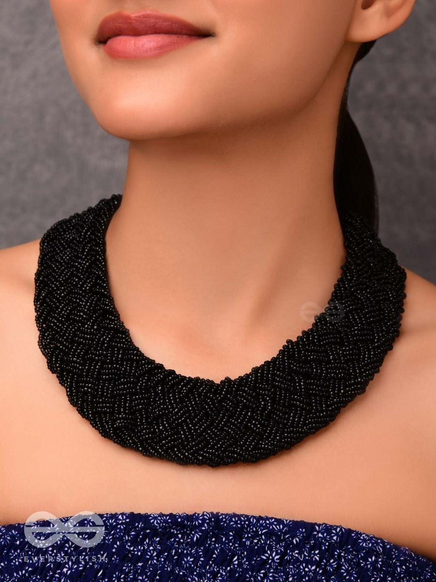 Aegte Diva Wears Black Scarf Premium Black Necklace Set with Earrings
