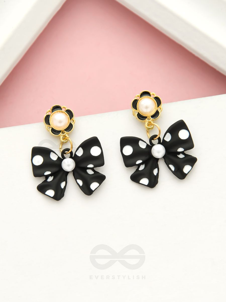 Shop the Macy Herringbone Bow Earrings Gold | Selfie Leslie