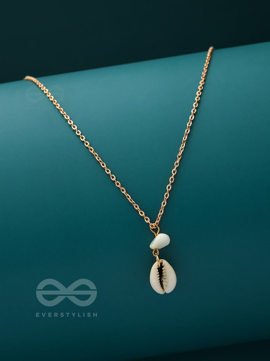 Beach Nostalgia Golden Seashell Necklace