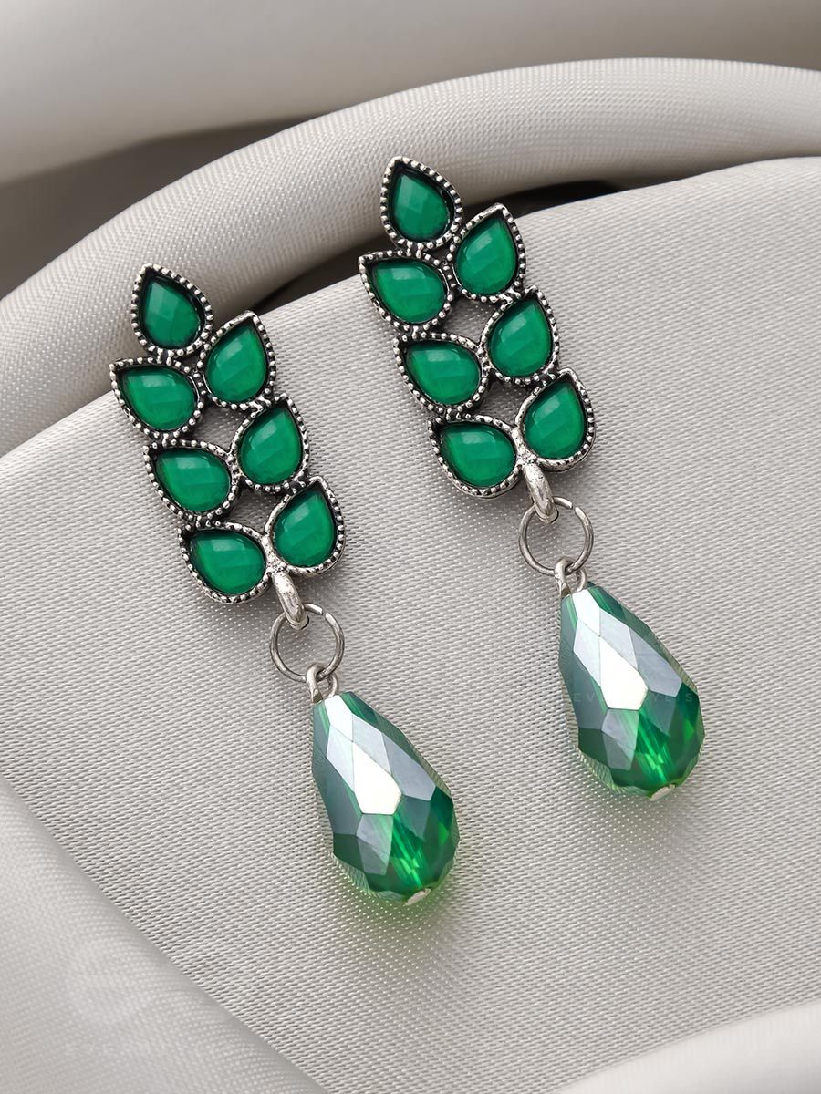Green emerald drop earrings – Arctic Star Fine Jewelry