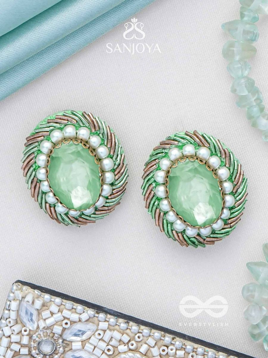 Light Green Colour Ethnic Kundan Earring with Maangtikka Set |  FashionCrab.com