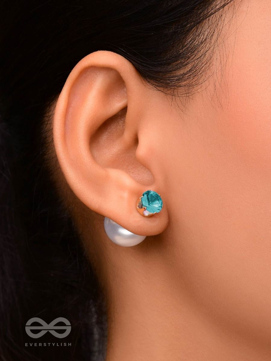 Light blue earrings set