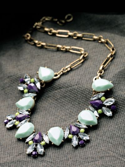 The love of the elites, classic stones studded necklace - Green