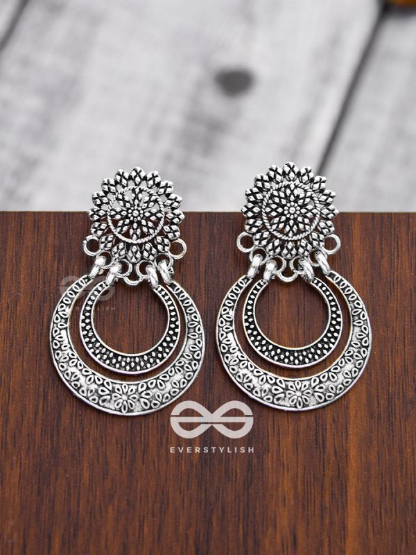 The Jazzy Jive- Golden Embellished Earrings