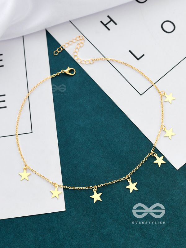 A Starry Statement - Golden Casual Neckpiece With Anti-Tarnish Coating 