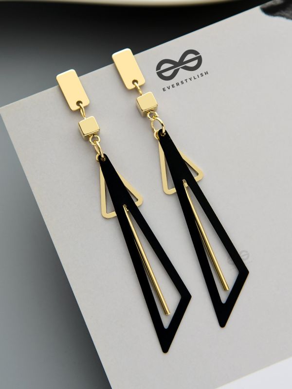 The Chic Geometry - Golden Statement Danglers