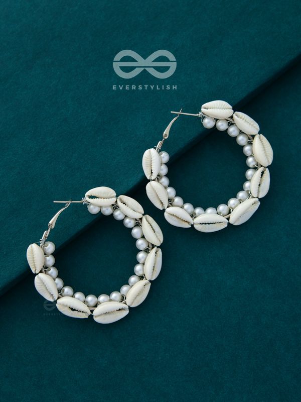 The Princess of the Ocean - Pearls and Shells Hoops