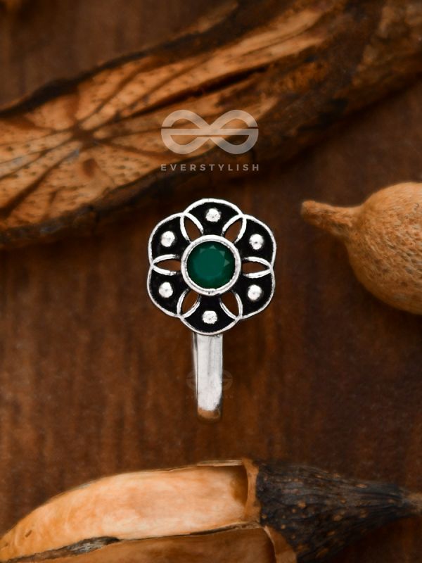 The Flower of Ikigai- Oxidised Non-pierced Nosering(Emerald green)