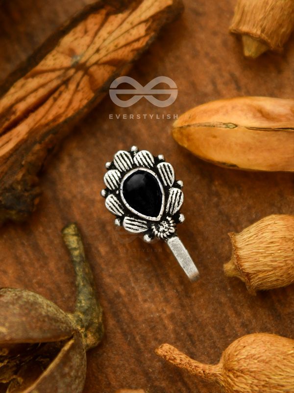The Aztec Autumn Leaf - Oxidised Boho Nosepin (Black)