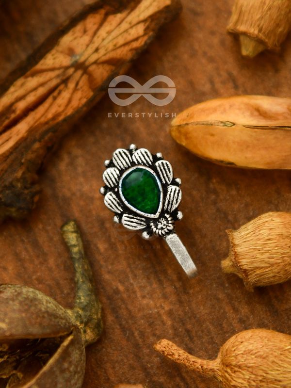 The Aztec Autumn Leaf - Oxidised Boho Nosepin (Green)