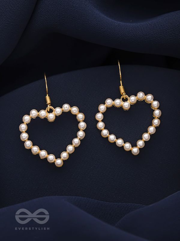 The pearly heart of desire - Golden dangler earring