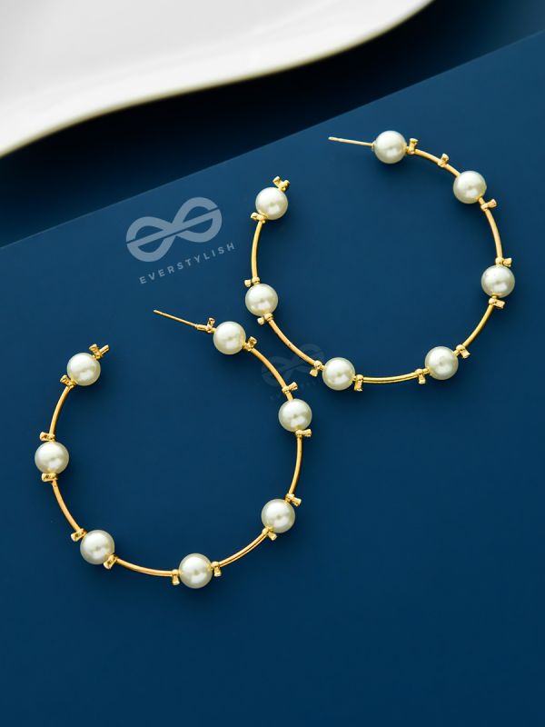Pearl In The Gap- statement gold and pearl open hoops