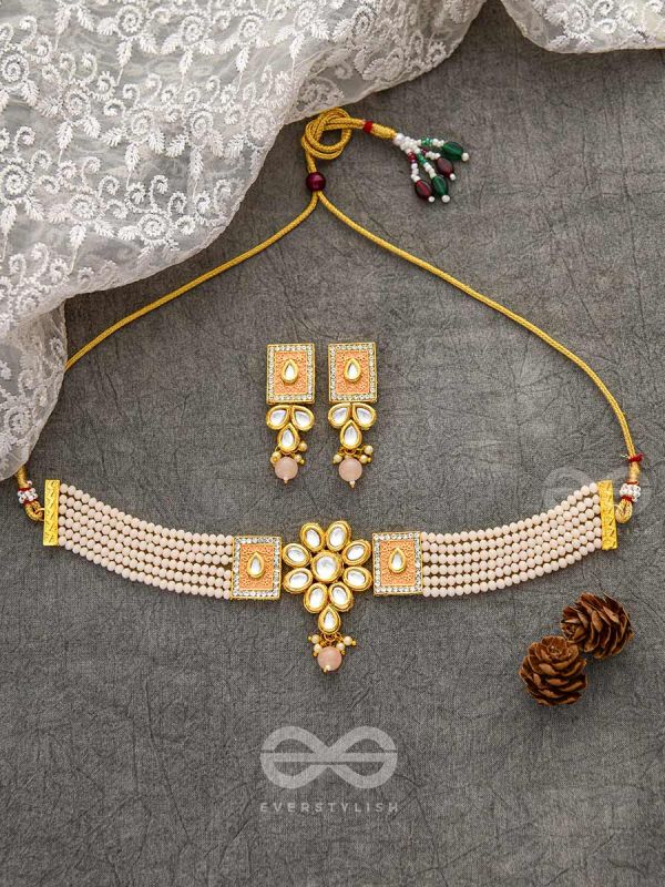THE ETHERAL ELEGANCE - SET OF STATEMENT CHOKER AND EARRINGS (Pastel pink)