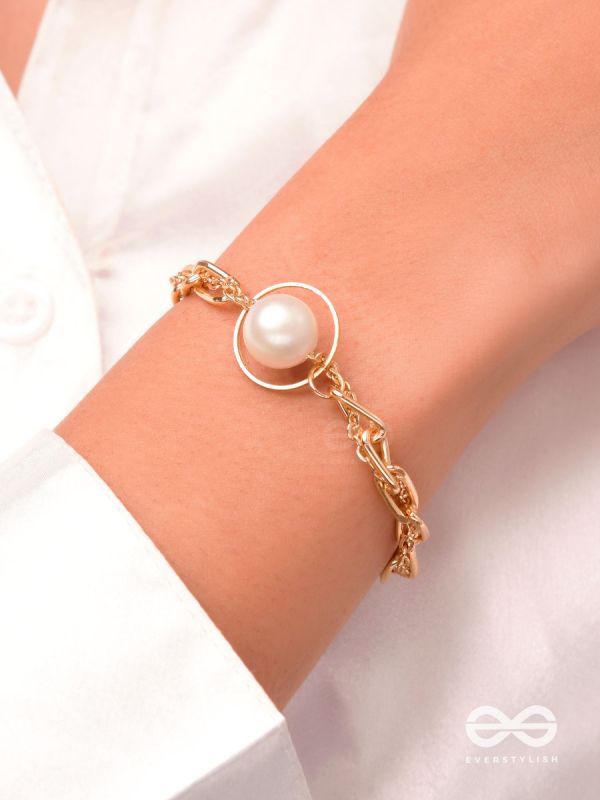 Pearl-Fectly Golden - Golden Layered Chain Bracelet