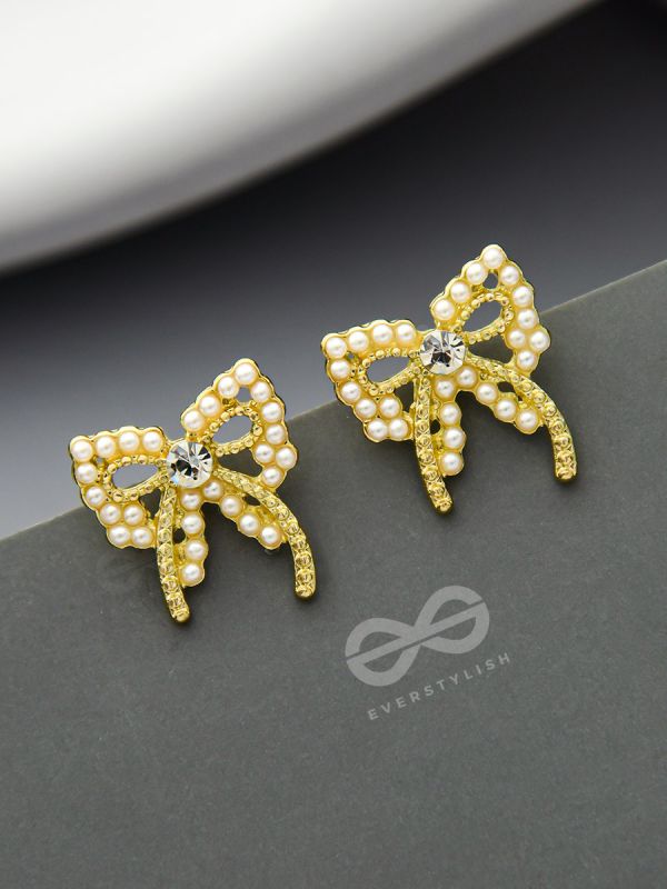 Pearlescent Cravats- Gem Stone and Pearls Studded Golden Earrings 