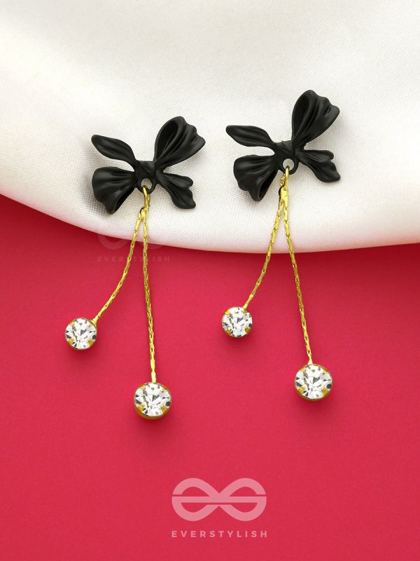 Shooting Stars- Black and Golden Solitaire Studded Earrings