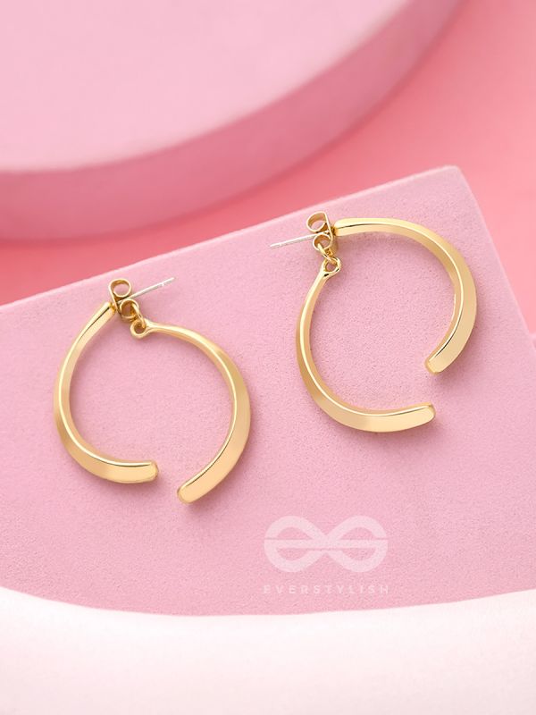 The Broken Bow- Elegant Golden Earrings