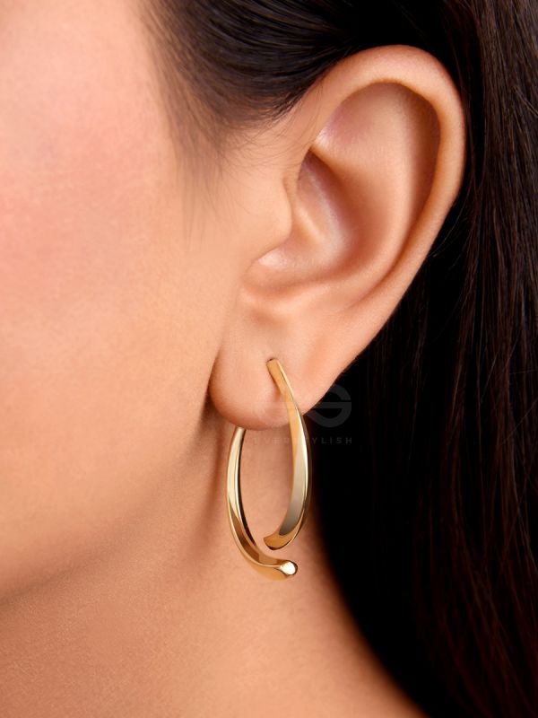 The Broken Bow- Elegant Golden Earrings