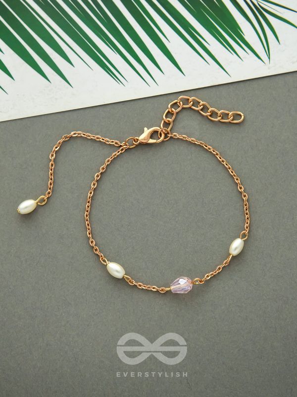 The Sunlit Beach- Pearls and Crystal Studded Golden Bracelet