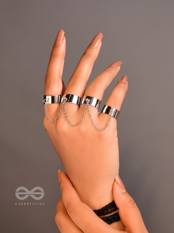 The Chain of Smiles- Set of Four Silver Chain Rings