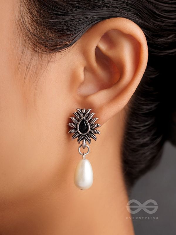 Drops of Desire- Oxidised Pearl Earrings