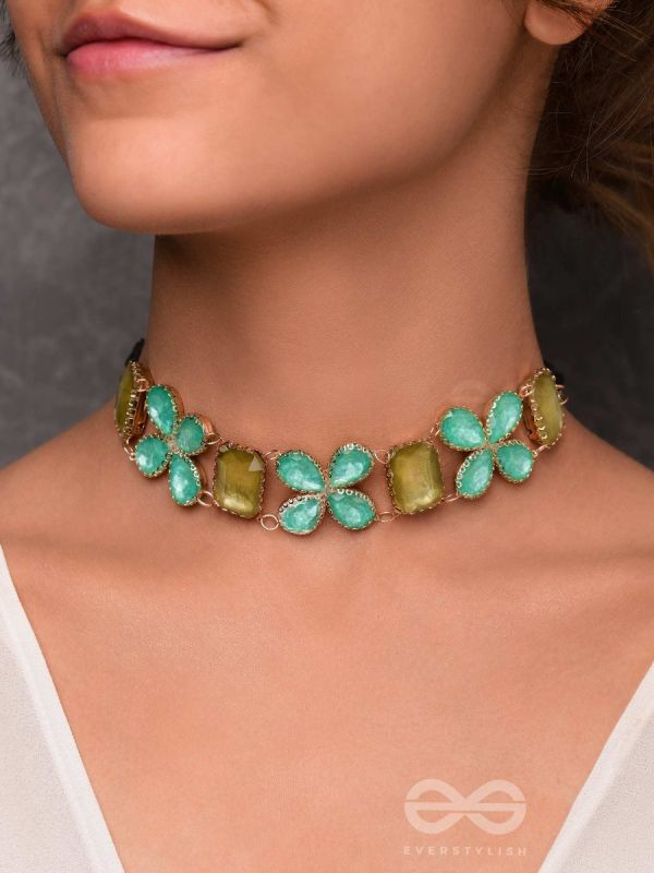 PRISTINE PEAR PERFECTION - CLASSIC AND MORDERN CHOKER