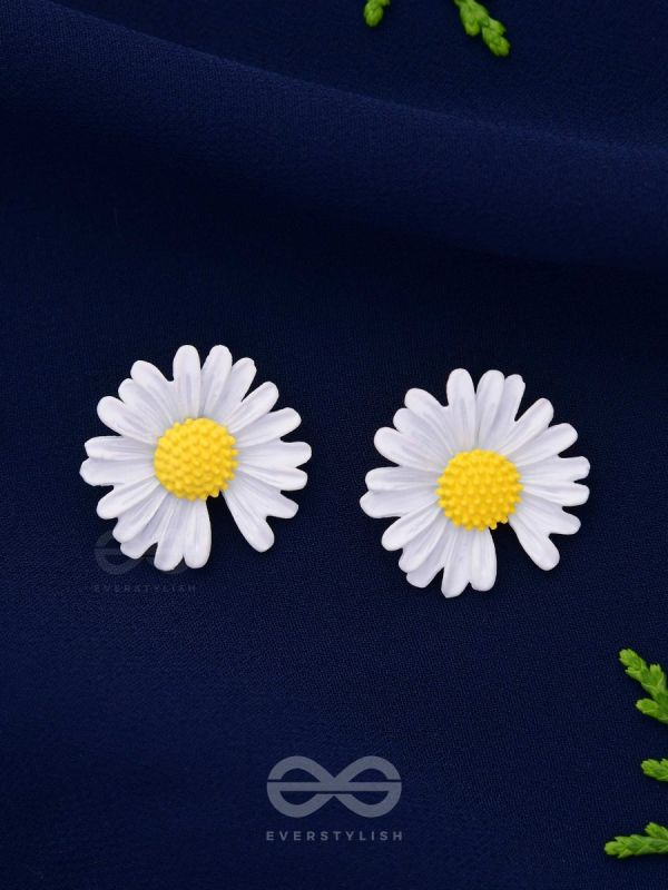 FORGET-ME-NOT - CASUAL STUD EARRINGS (WHITE)