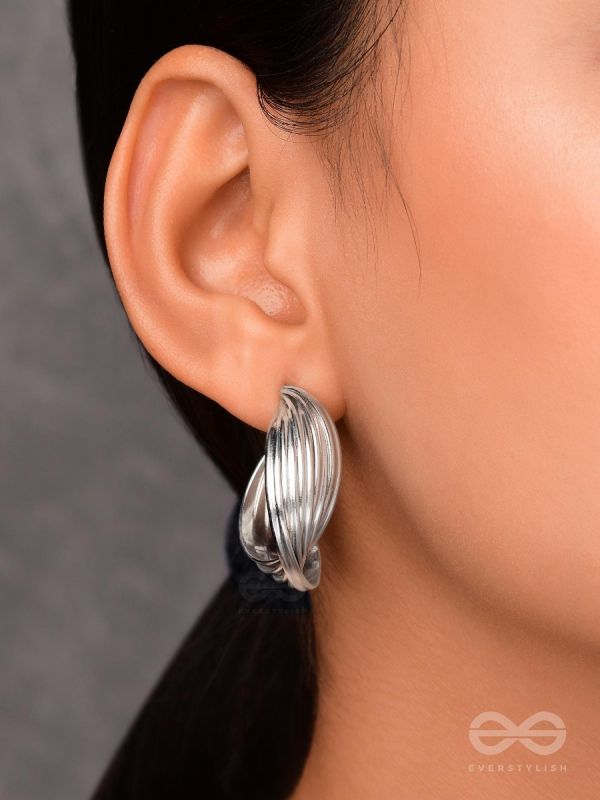 LEVELING IT UP - STATEMENT SILVER HOOPS