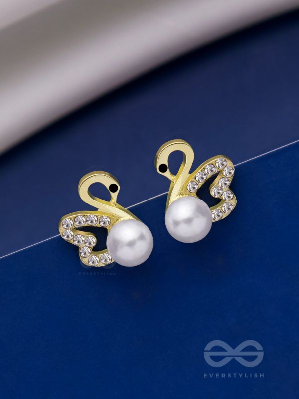 CHARMS OF SWANS - SPARKLING PEARL STUDS