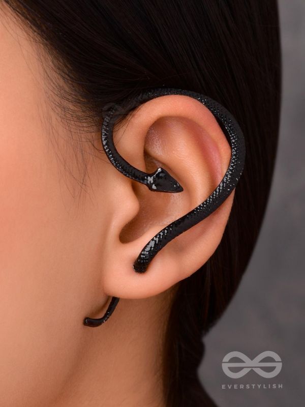 WORLD OF SLYTHERIN - BLACK EAR CUFF (ONE EAR)