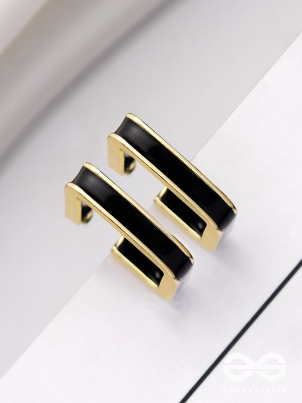 ONCE UPON A SQUARE - GOLDEN ENAMELLED EARRINGS (BLACK)