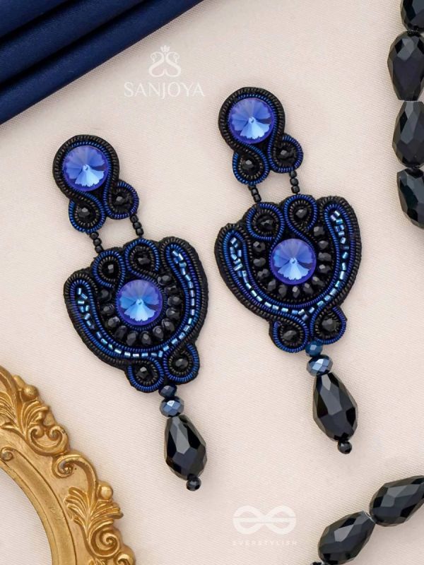 AVALAMBA - THE SUPPORTED CURVE - STONE AND BEADS EMBROIDERED EARRINGS