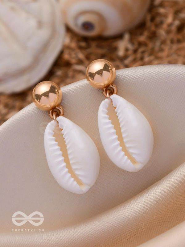 SHELL ME ABOUT IT - GOLDEN EMBELLISHED EARRINGS