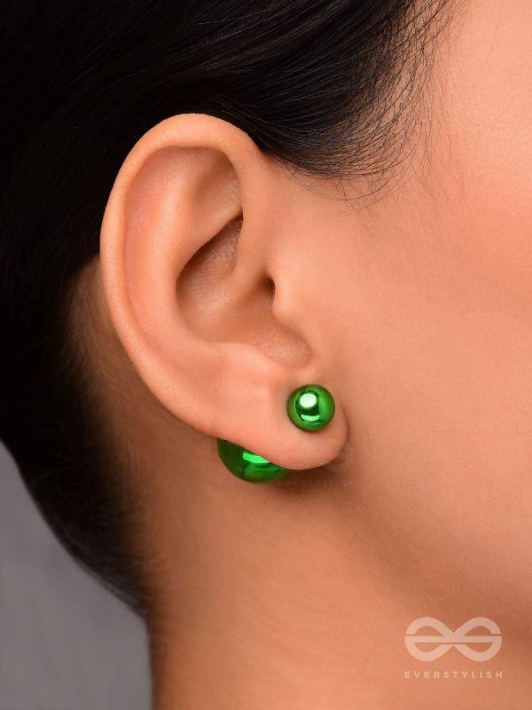 GIGGLES & GLITTERS - GREEN PEARLS STUD EARRINGS