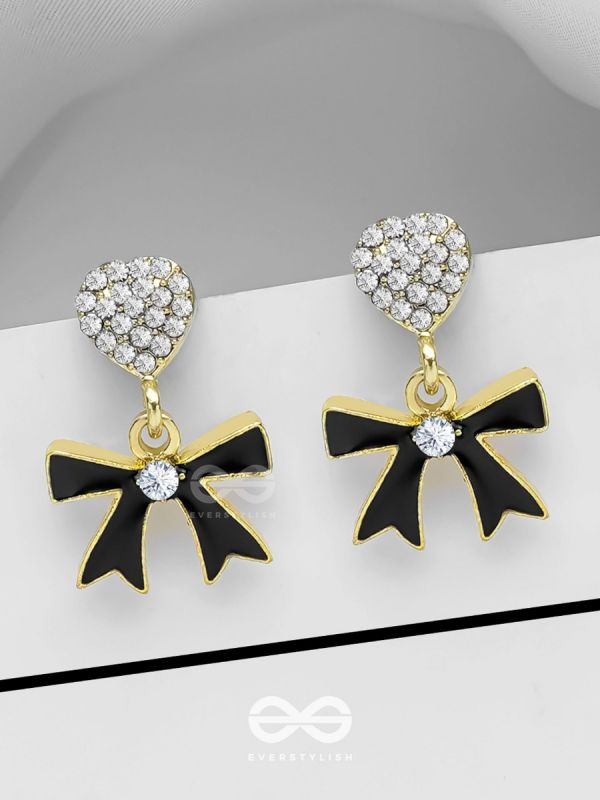 BOW TO THE NIGHT - GOLDEN AND BLACK EMBELLISHED EARRINGS