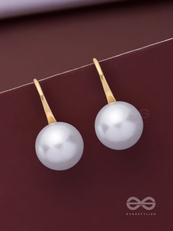 THE GROOVY PEARL - GOLDEN EMBELLISHED EARRINGS