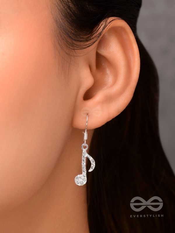 THE MUSICAL NOTES SILVER SPARKLING EARRINGS