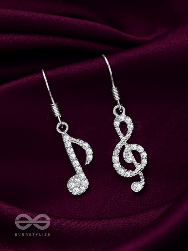 THE MUSICAL NOTES - SILVER SPARKLING EARRINGS