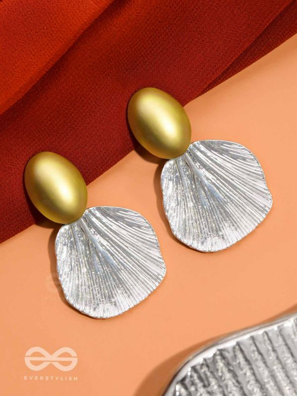 SEA SHELL SPECTACLE - GOLDEN AND SILVER EARRINGS