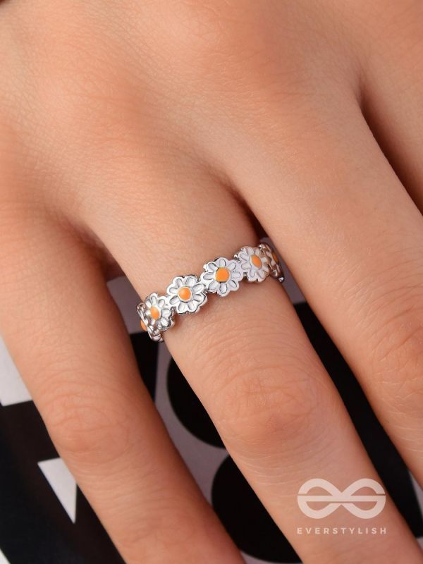 DAISY MEADOWS - SILVER EMBELLISHED RING (ADJUSTABLE)