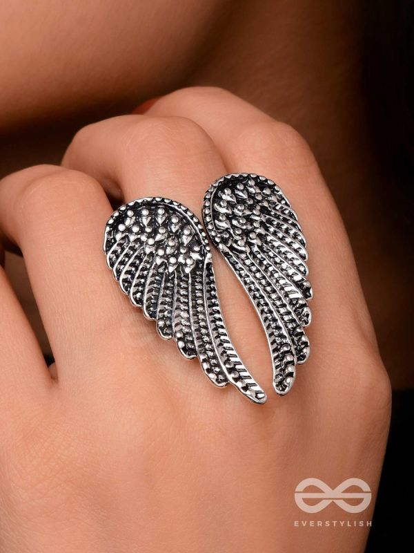 MIDNIGHT RAVEN WING - STATEMENT SILVER RING (ADJUSTABLE)