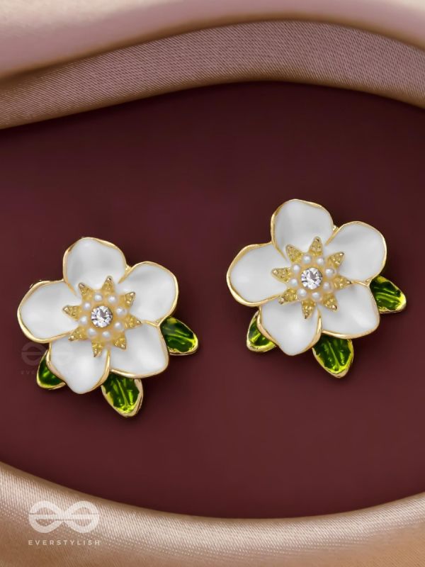 SNOWY BLOSSOMS - GOLDEN EMBELLISHED STUD EARRINGS