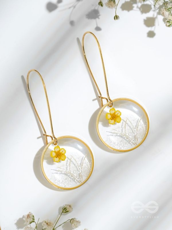 Lemon Daisy - Pressed Flower Resin Earrings