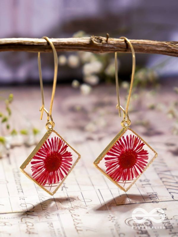 Scarlet's Garden - Pressed Flower Resin Earrings