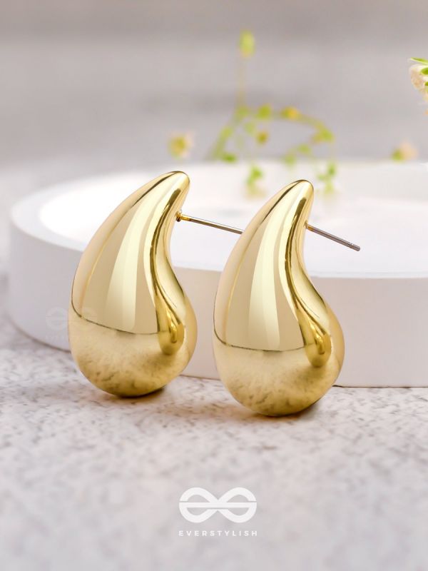 The Glistening Drops - Classy Golden Stud Earrings