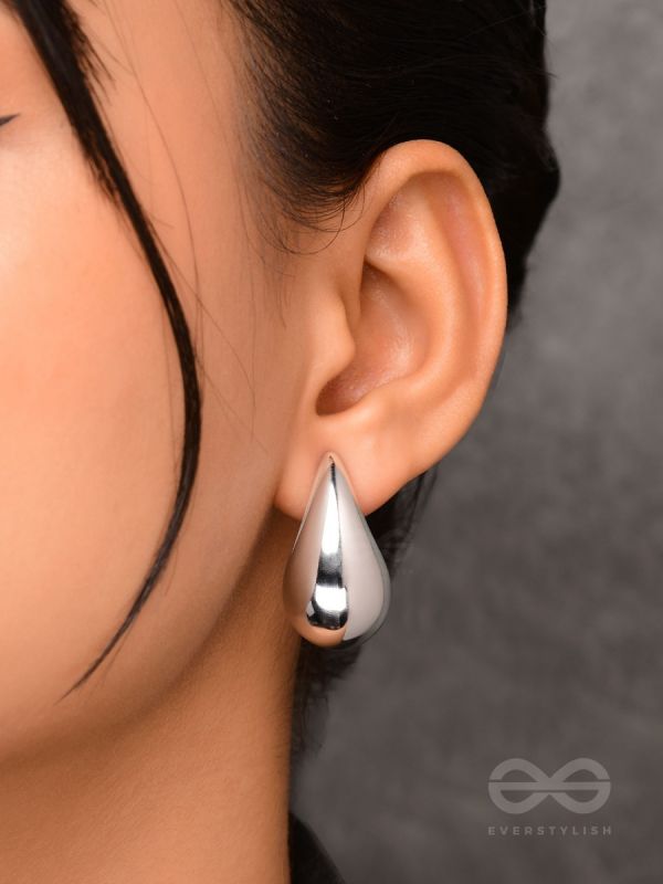 The Glistening Drops - Classy Silver Stud Earrings