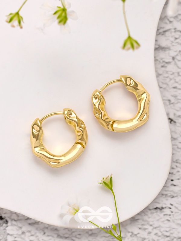 Glimmering Circles - Classic Golden Earrings